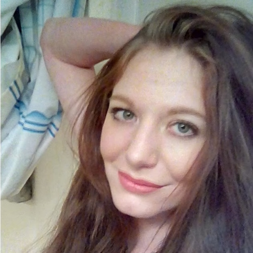 Meet your Posher, Evi